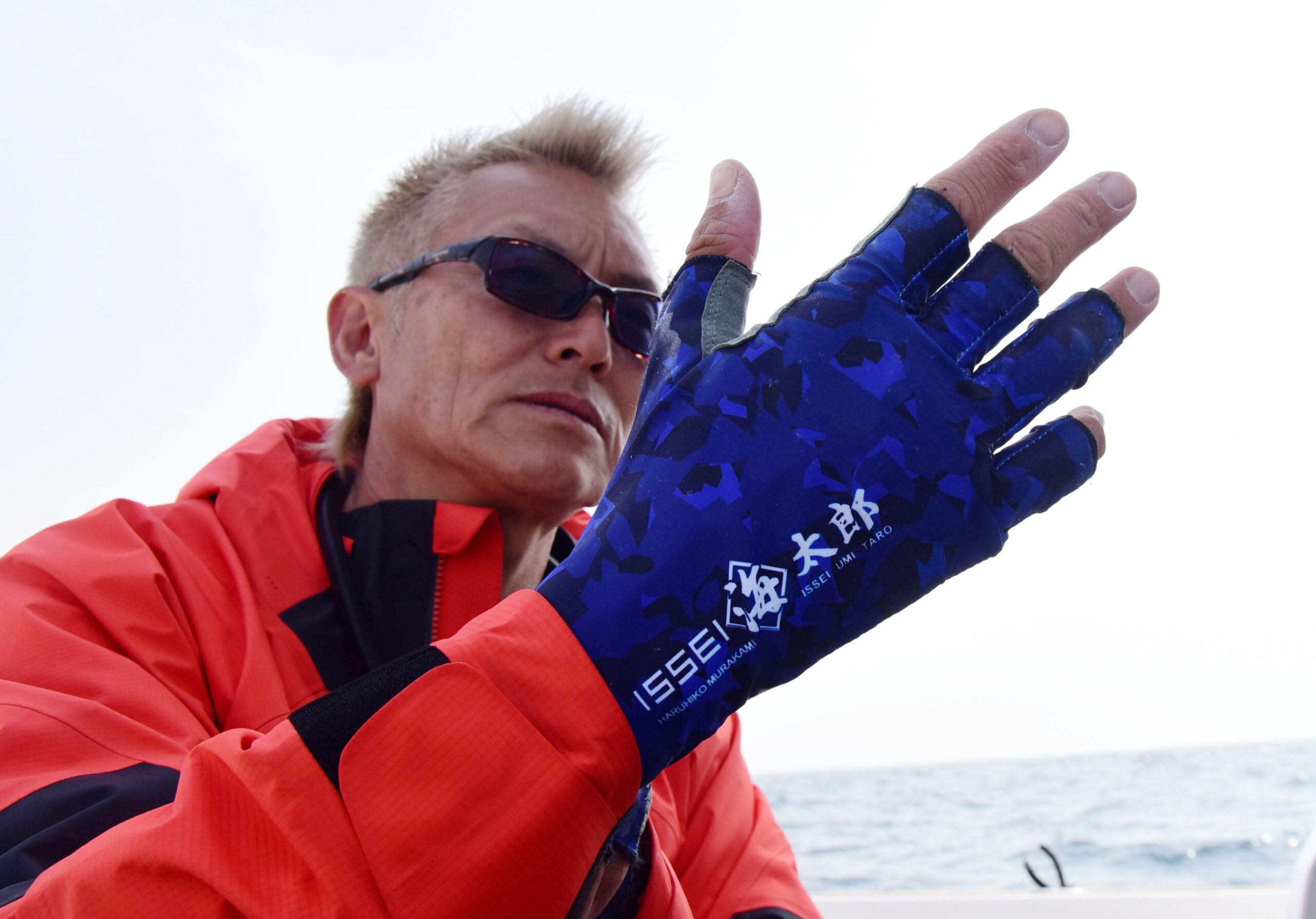 紫外線から肌を守る」「手になじんですばやく乾く」「滑らない」 限定